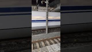 東海道新幹線 上り列車下り列車が豊橋駅ですれ違い通過Upbound and downbound Shinkansen pass each other at Toyohashi Station [upl. by Odette]