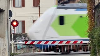 Passaggio a livello Level crossing  Varese Casbeno [upl. by Nairolf]