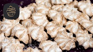 Kokosbusserl 💋  Rezept für leckere Weihnachtsplätzchen  Kokosmakronen [upl. by Rebel]