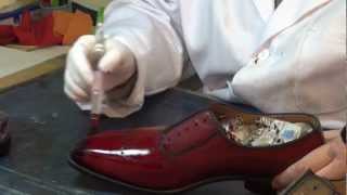 Comment patiner des chaussures en cuir  Etape teinture [upl. by Pantheas]