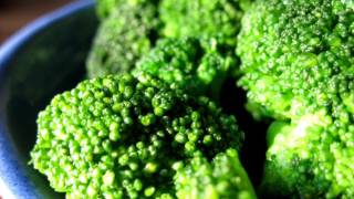 Broccoli kochen Basic Rezept Gemüse kochen einfachKochen mit Brokkoli [upl. by Eelsew2]