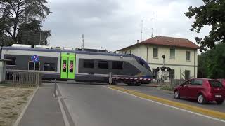 Passaggio a livello con semibarriere di via Guglielmo Oberdan  Faenza RA 2  Level Crossing [upl. by Ekoorb762]