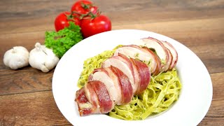 Pesto og mozzarellafylt kylling i bacon og pasta [upl. by Adnolahs]