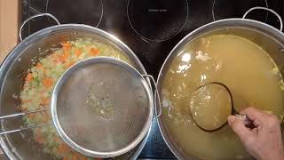 Comment faire un vrai bon bouillon de poulet [upl. by Ecadnac]