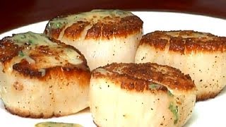 How to Saute Scallops With Wine Butter amp Garlic  Entree Recipes [upl. by Willumsen]