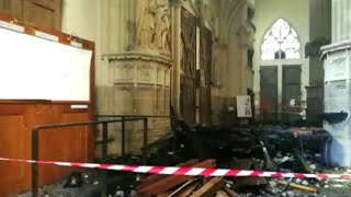 Mann nach Feuer in Kathedrale von Nantes in Gewahrsam  AFP [upl. by Atilemrac]