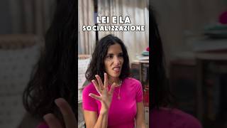 LA SOCIALIZZAZIONE Lei VS Lui 🤣 casaabis humor comici comedy coppiafamosa videodivertenti [upl. by Aitercal]