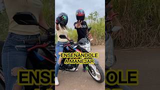 ENSEÑÁNDOLE A MANEJAR MOTO A MI NOVIA parati viralvideo motorcycle tutorial biker humor [upl. by Janik815]