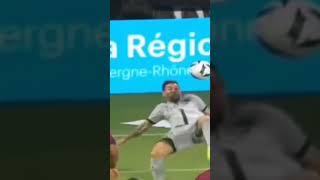 le but acrobatique de Messi [upl. by Llirpa]