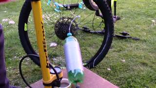 Tubeless mtb tyre inflator up to 100 psi [upl. by Nirat]