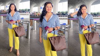 Rashami Desai Looks Gorgeous Spotted At Mumbai Airport [upl. by Ydnem121]