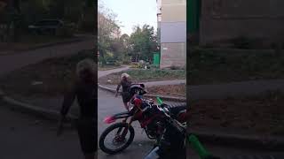 Я в шоке enduro automobile дпс мопед crash питбайк motovlog покатушки стант smartphone [upl. by Aerdnat]