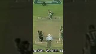 Waqar Younis vs Herschelle Gibbs shorts cricket [upl. by Sreip465]