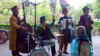 Efteling Muzikanten quotDreadlock Holidayquot [upl. by Ahlgren]