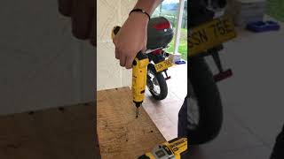 Comparativa DEWALT DCF008B3 vs DEWALT DCD999B [upl. by Ahsemac]