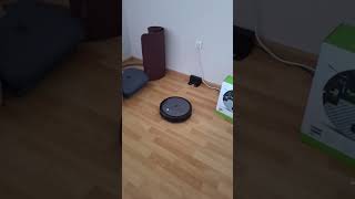 Roomba Combo r1138 starting and docking [upl. by Almire]