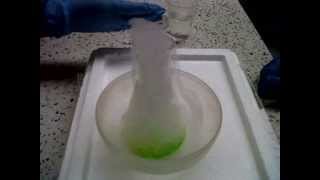 EXPERIMENTOS CON HIELO SECO  Laboratorio químico [upl. by Yoo]