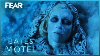 Romero Discovers Norma’s Body  Bates Motel [upl. by Ellary]