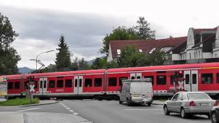 Bahnübergang quotRosenheimer Straßequot Bad Aibling  Halbschranken und seltene Lichtzeichen [upl. by Neona701]