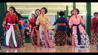 Javanese Traditional Dance Yogyakarta Palace Indonesia [upl. by Lhamaj]