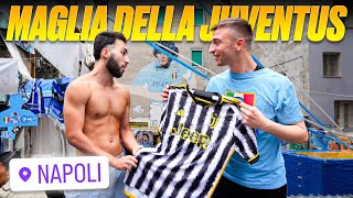 Tifosi del NAPOLI indossano la maglia della Juventus FINITO MALE [upl. by Terry]