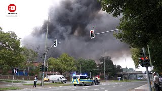 Großbrand Duisburg NRW  starke Rauchentwicklung Sirenenalarm [upl. by Nnayecats512]