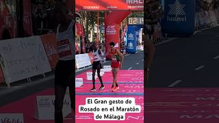 Gran gesto de Ricardo Rosado en el Maratón de Málaga maraton malaga gesto rosado running [upl. by Postman879]