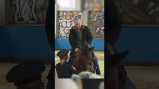 putin lider presidente rusia Vladimir Putin ride a horse [upl. by Rangel]