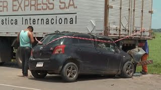 Accidente fatal en la caravana de Racing rumbo a Paraguay un auto chocó contra un camión en Formosa [upl. by Asimaj]