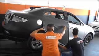 Envelopamento total de preto fosco no Renault fluence [upl. by Onitnelav597]