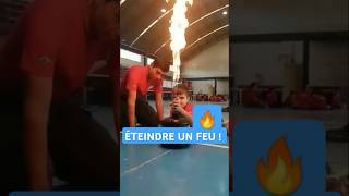 Voici comment éteindre un feu 🔥 shorts insolite [upl. by Schreib]