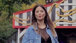 Stefania Liberakakis op 23 oktober 2023 in Walibi Holland  Last Dance  Intro [upl. by Aynek968]