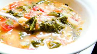 Quick amp Easy Vegetarian Kale Soup [upl. by Swetiana521]