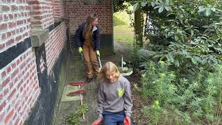 Vrijwilligers aan het werk in de Plantentuin [upl. by Hardan]