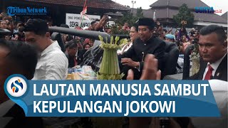 BREAKING NEWS TIBA DI SOLO Lautan Manusia Sambut Kepulangan Jokowi Bagibagi Kaus [upl. by Yeh799]