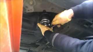 How to change replacement Fuel Diesel filter Volvo S60 24 2003 замена Топливного фильтра на Дизеле [upl. by Enailuj]