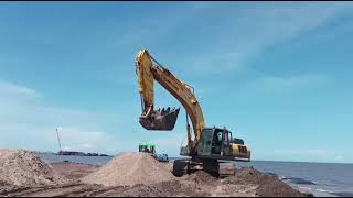 pembangunan jetty smelter alumina tepi laut pagar mentimun ketapang dozer bkm amp excavator pt pik [upl. by Hardigg]