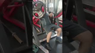 PROPER USE OF DECLINE CHEST PRESS MACHINE gym chestworkout foryou fortnite ytshorts [upl. by Gittle]