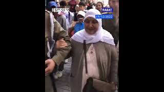 Sous escorte la mère de Hakim Ziyech se promène à Bab El Had [upl. by Godiva]