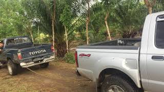 Nissan frontier 4x4 VS Toyota 22R 4x4 [upl. by Wiedmann]