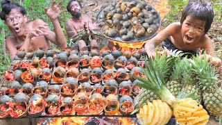 Wilderness Cooking  Cook Snail Food For Lund Eat Pineapple Fruit [upl. by Aidualc]