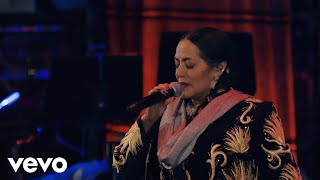 Lila Downs  Paloma Negra En Vivo [upl. by Retsof]