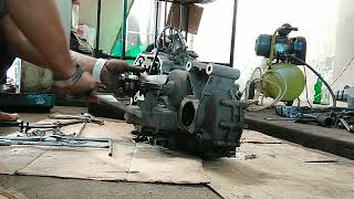 engine overhol piaggio ape city part 1 Des asemble [upl. by Yablon170]