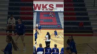 When you let a middle play back row… 🤣🤣 volleyball volleyball world volleyballplayer fail d1 [upl. by Aninat]