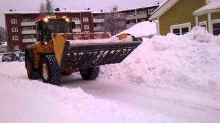 Volvo L70F lastar snö [upl. by Colburn]