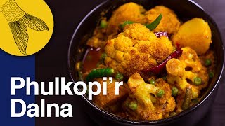 Phulkopir Dalna  A Bengali Cauliflower and Peas Curry [upl. by Schoenburg]