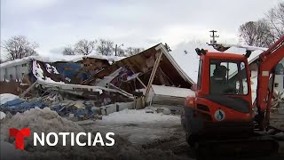 quotEsto es una emergenciaquot la nieve y el hielo causan muerte y destrucción  Noticias Telemundo [upl. by Ahsiad583]