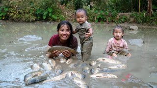 How to catch giant fish ponds with your children  bring them to the market to sell [upl. by Ormsby]