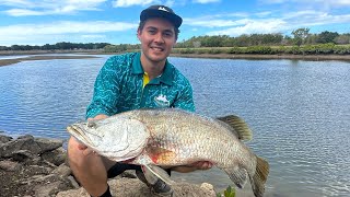 MASSIVE BARRAMUNDI CAUGHT OFF TOWNSVILLE ROCKWALL [upl. by Arihsa]