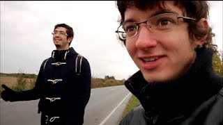 Mexicano y brasilero haciendo dedo por Dinamarca y el castillo de Egeskov [upl. by Stanzel]